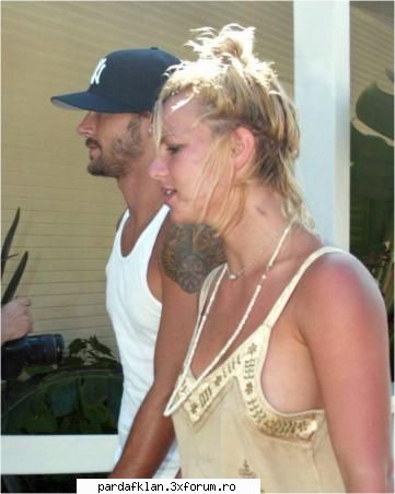 hai mah baga nimeni nici poza...:( check out britney spears without her make-up kit (sample Official Drugs Dealer
